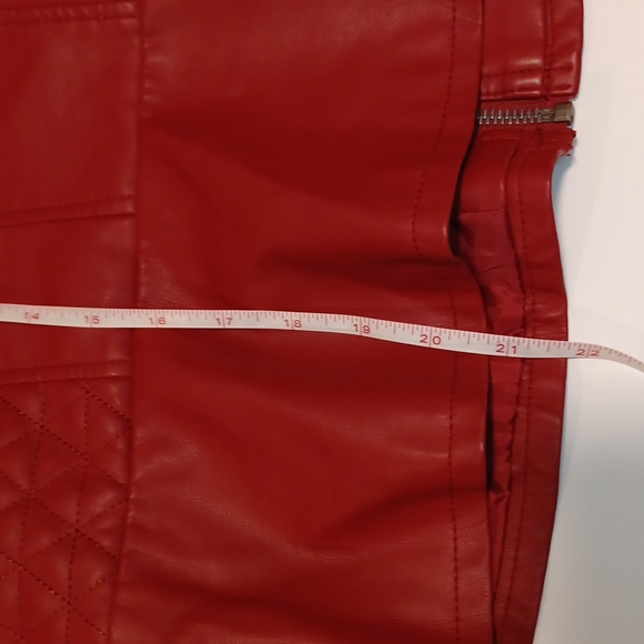 Baccini faux leather jacket size PM maroon zip with pleated bottom - Picture 9 of 10